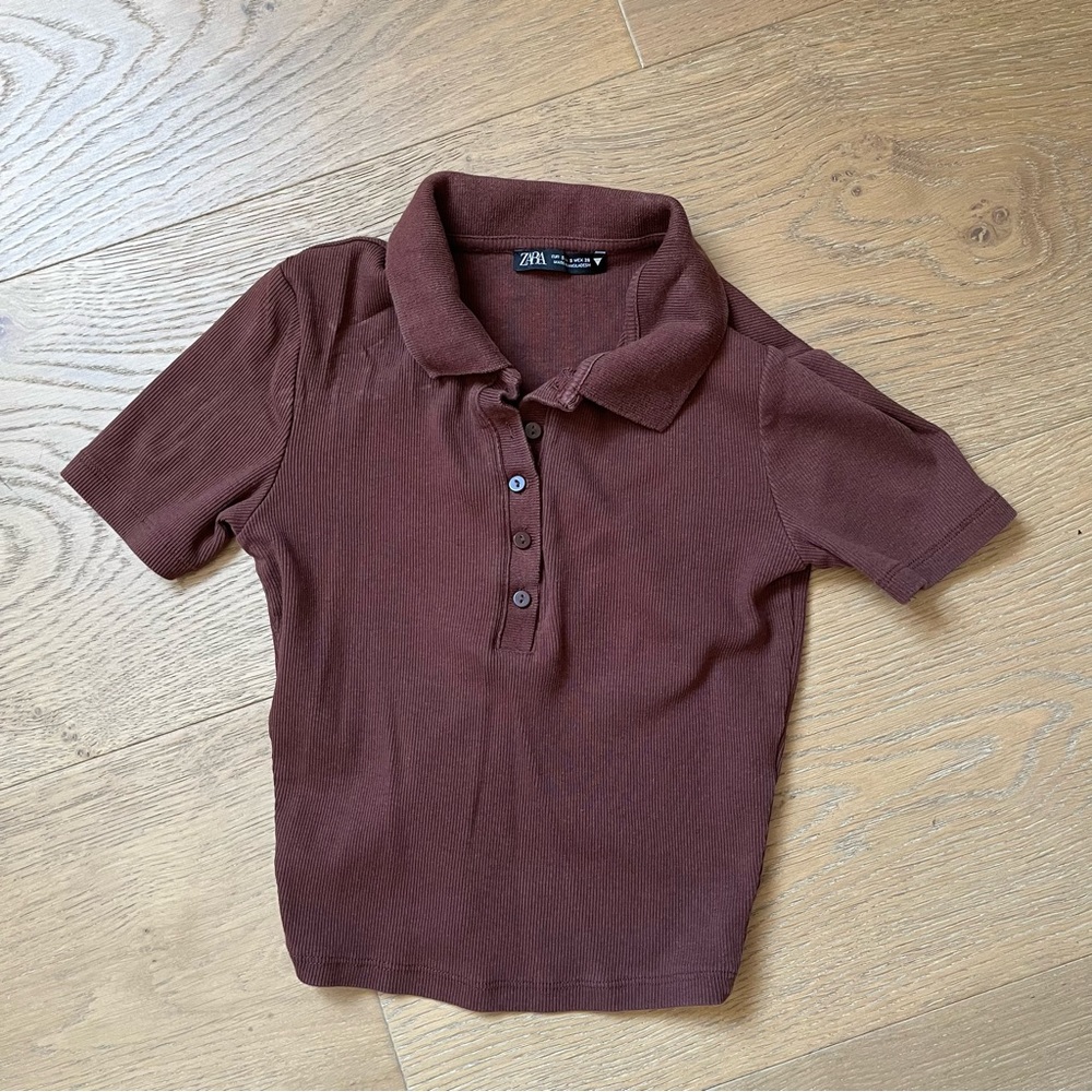Brown cropped polo shirt